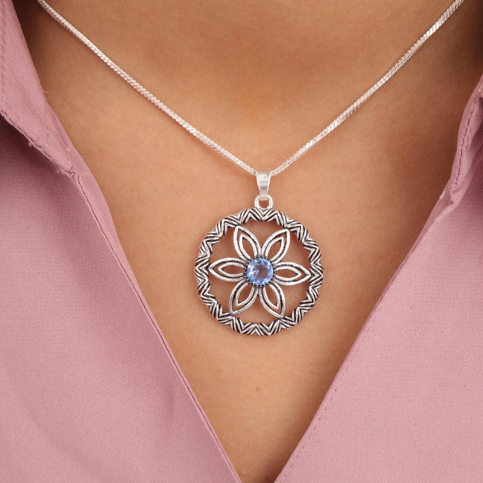 Natural Tanzanite Gemstone 925 Sterling Silver Fashionable Jewelry Pendant 1.48 CP-29-8
Natural Tanzanite Gemstone 925 Sterling Silver Fashionable Jewelry Pendant 1.48 CP-29-8