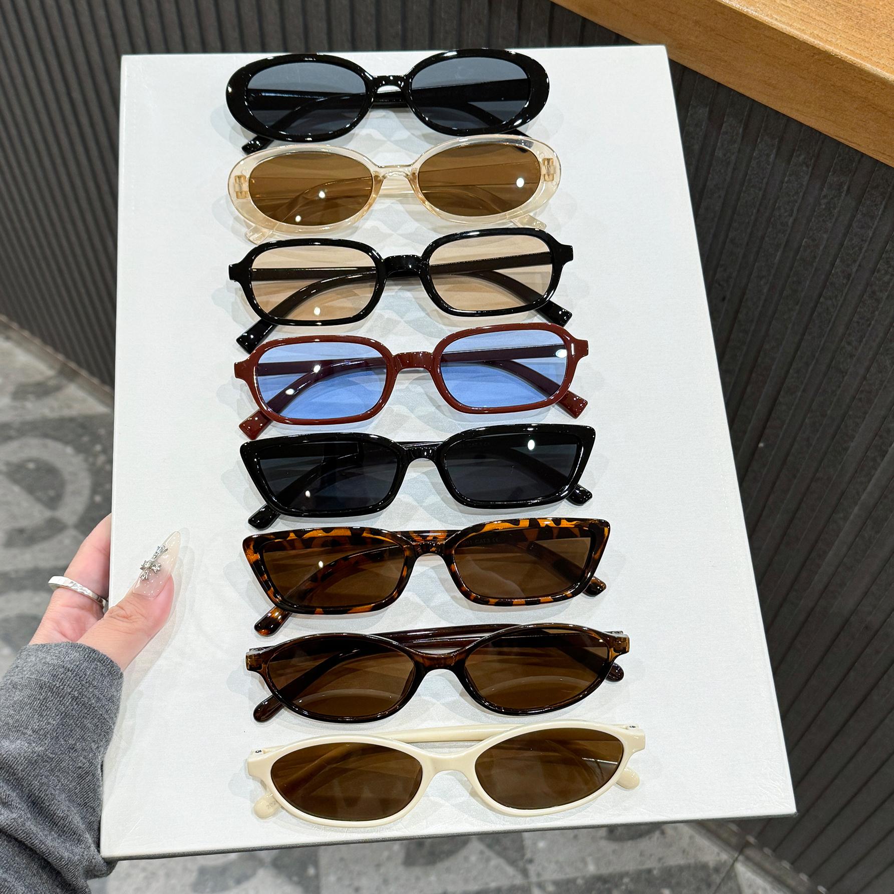 8Pcs Retro Fashion Rectangular and Oval Small Frame Sunglasses Set, Suitable for Daily Wear and Commuting
8Pcs Retro Fashion Rectangular and Oval Small Frame Sunglasses Set, Suitable for Daily Wear and Commuting