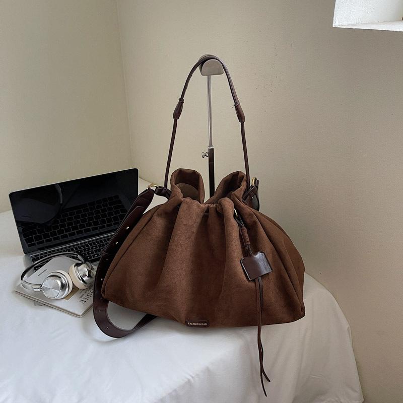2026 New High-Capacity Commute Women Handbag Luxury Brand Design Garbage Bag pu Leather Women Hobo Bag Fashi Shoulder Bag коричневый
2026 New High-Capacity Commute Women Handbag Luxury Brand Design Garbage Bag pu Leather Women Hobo Bag Fashi Shoulder Bag коричневый