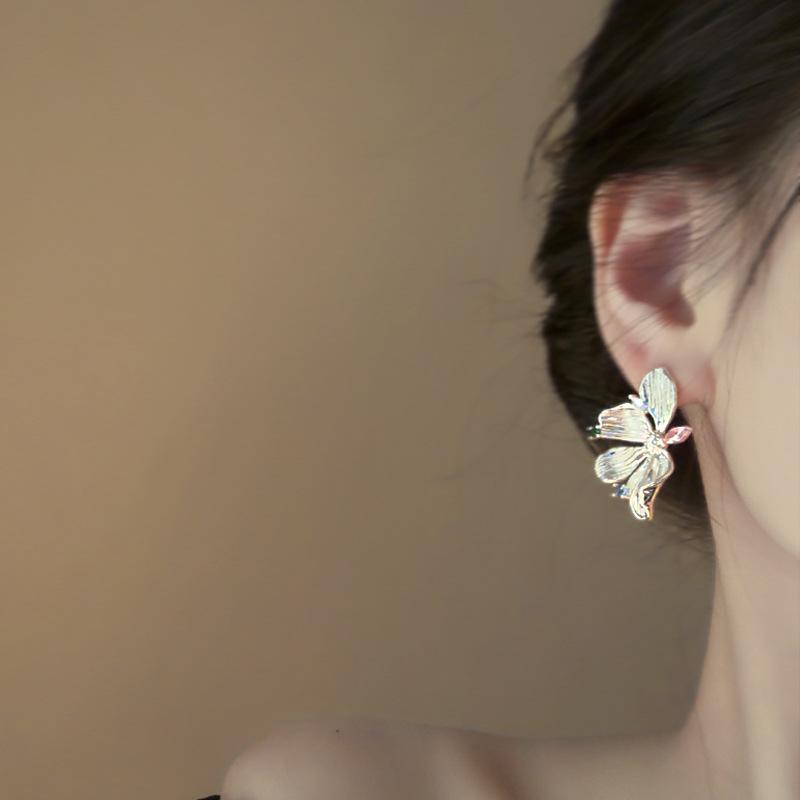 Folded stripe diamond petal stud earrings medieval vintage earrings retro premium earrings women
Folded stripe diamond petal stud earrings medieval vintage earrings retro premium earrings women