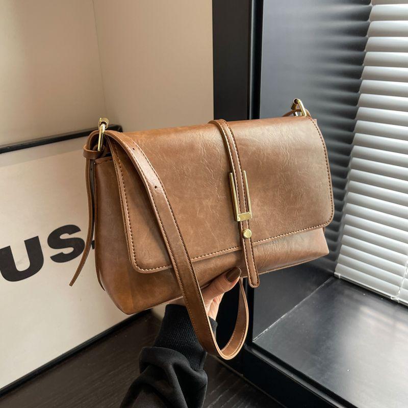 Цього року популярні маленькі сумки — це жіночі нові нішеві сумки на одне плече під пахву, високоякісні текстурні сумки-месенджери у стилі ретро для поїздок на роботу. коричневий
Цього року популярні маленькі сумки — це жіночі нові нішеві сумки на одне плече під пахву, високоякісні текстурні сумки-месенджери у стилі ретро для поїздок на роботу. коричневий