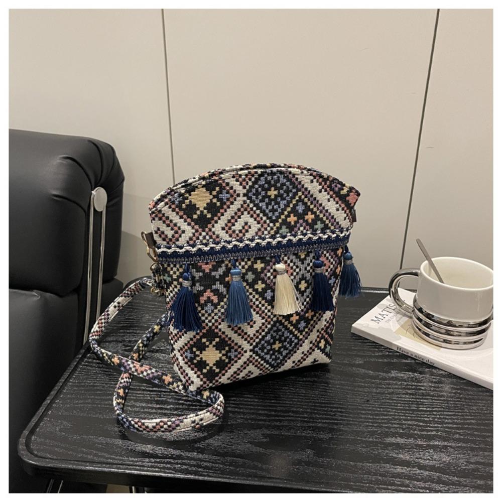 Ethnic style bag, women s breast bag, high-end temperament, fringed bag, versatile color belt, shoulder messenger bag, women
Ethnic style bag, women s breast bag, high-end temperament, fringed bag, versatile color belt, shoulder messenger bag, women