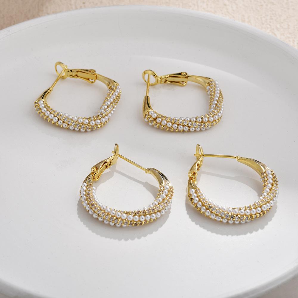 French Pearl Diamond Twisted 14K Gold Plated Hoop Earrings - Light Luxury Versatile Design
French Pearl Diamond Twisted 14K Gold Plated Hoop Earrings - Light Luxury Versatile Design