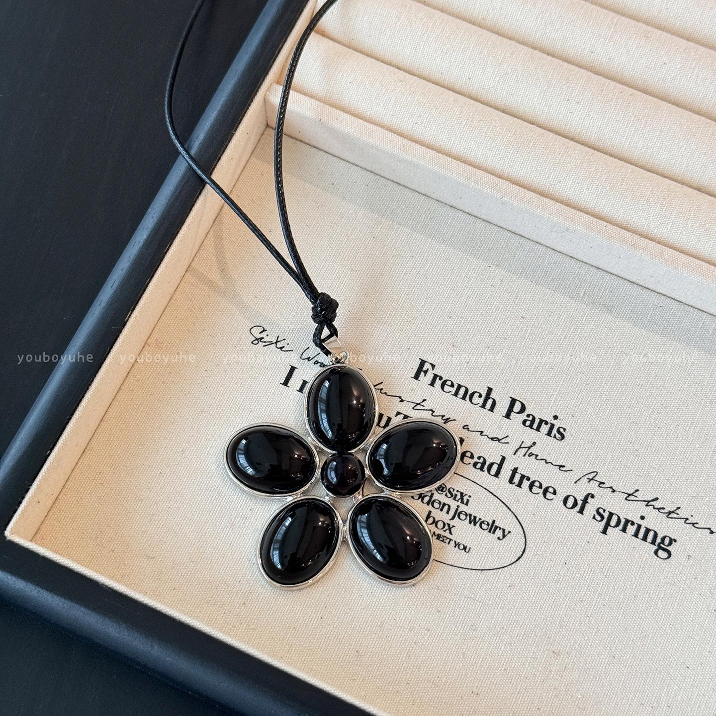 Стиль блогера: Подвеска-кулон в виде цветка из тигрового глаза Meillard для женщин - Высококлассная, длинная цепочка-свитер с уникальной индивидуальностью
Стиль блогера: Подвеска-кулон в виде цветка из тигрового глаза Meillard для женщин - Высококлассная, длинная цепочка-свитер с уникальной индивидуальностью