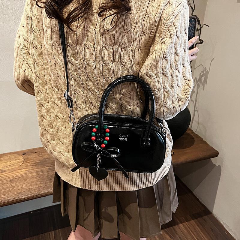 2025 новая зимняя портативная наплечная сумка-мессенджер красная шерстяная сумка женская легкая роскошная сумка-подушка оптом 23*7*12 чёрный
2025 новая зимняя портативная наплечная сумка-мессенджер красная шерстяная сумка женская легкая роскошная сумка-подушка оптом 23*7*12 чёрный