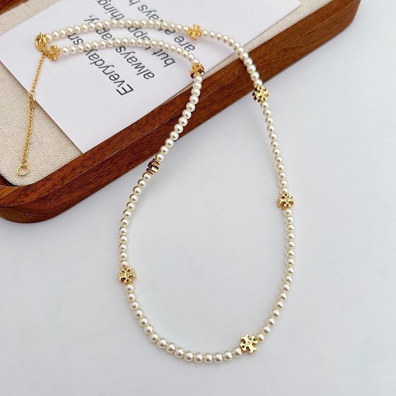 French Letter Necklace Gentle Elegance Fashion Luxury Sweater Chain Classic Extravagant Collarbone Chain Necklace
French Letter Necklace Gentle Elegance Fashion Luxury Sweater Chain Classic Extravagant Collarbone Chain Necklace