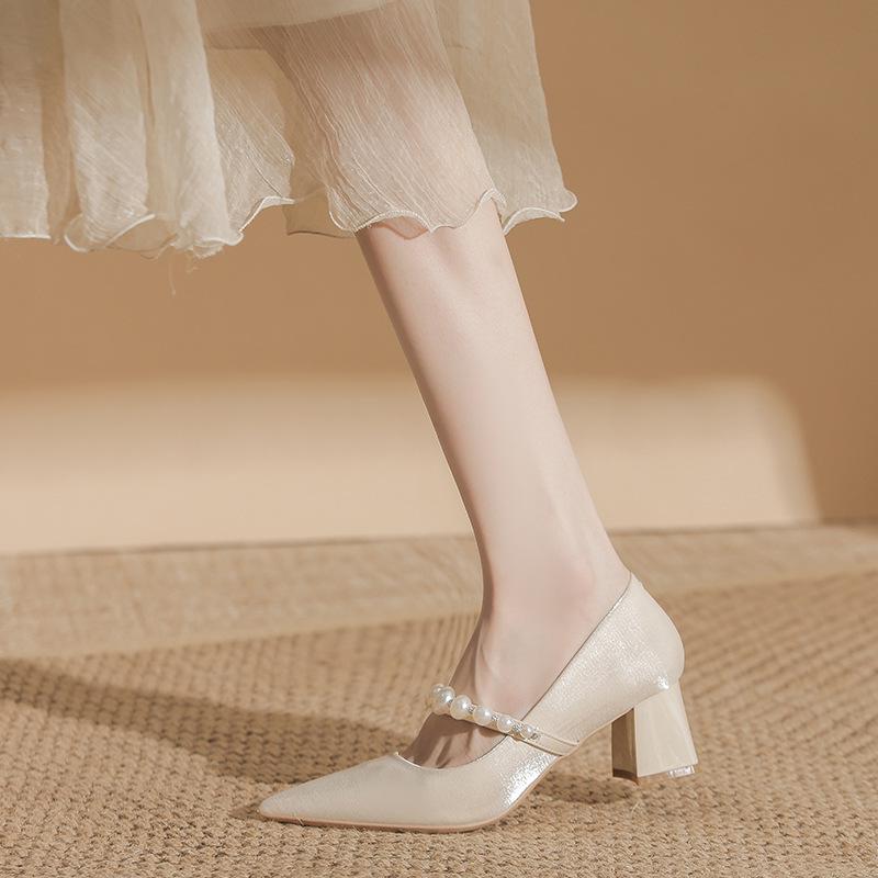 Women s Autumn Cheongsam Bridesmaid Chunky Mid-Heel Flats 39
Women s Autumn Cheongsam Bridesmaid Chunky Mid-Heel Flats 39