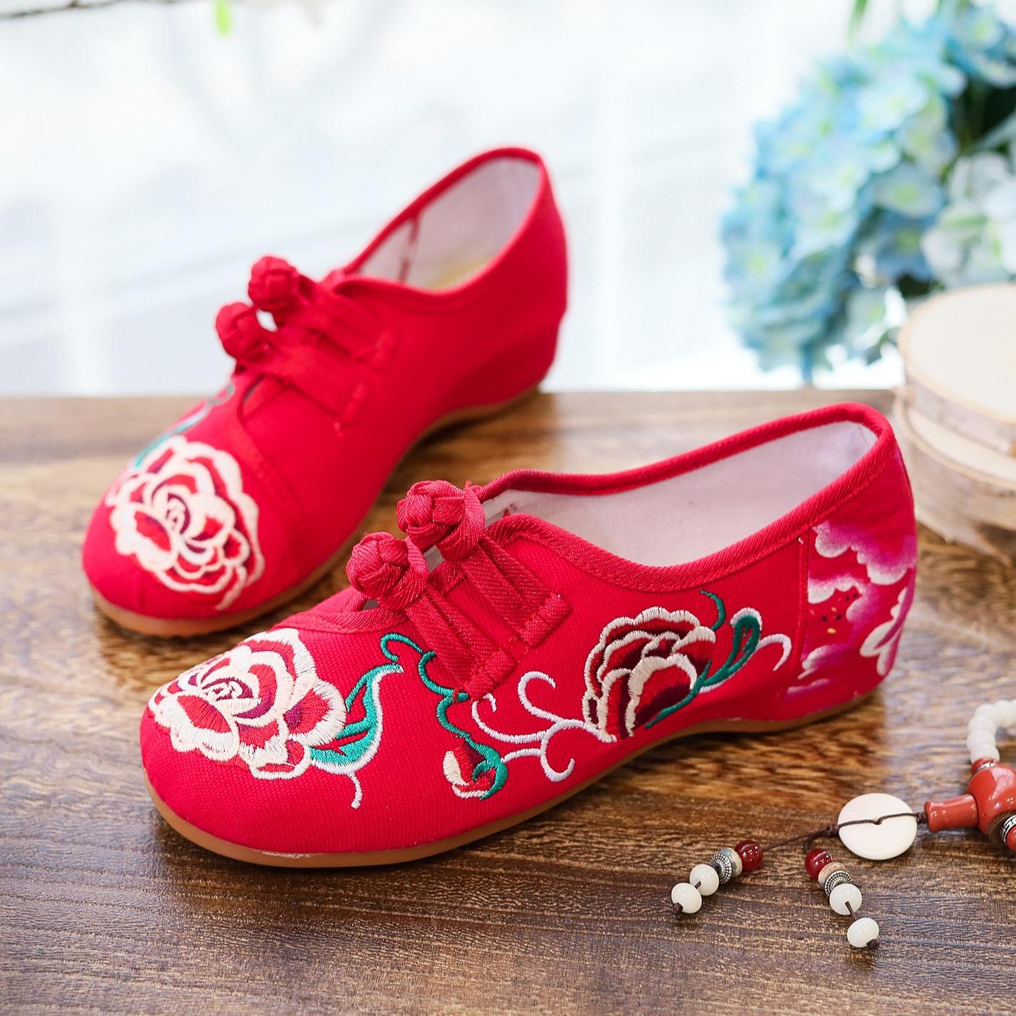 Embroidered cloth shoes, spring and autumn beef tendon soles, low-heeled flat-soled women s shoes, mother shoes 34
Embroidered cloth shoes, spring and autumn beef tendon soles, low-heeled flat-soled women s shoes, mother shoes 34