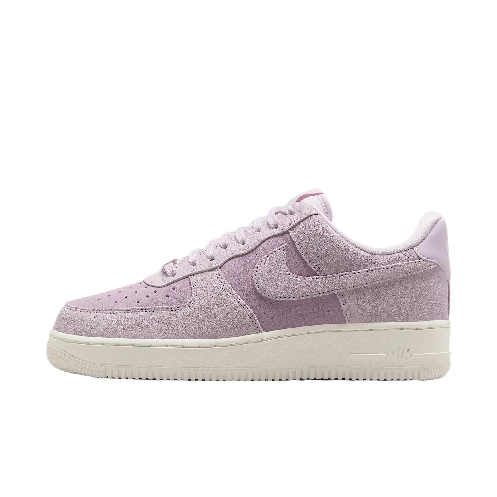 Nike Женские повседневные кроссовки Air Force 1 07 Classic с низким верхом HJ5336-500 35.5
Nike Женские повседневные кроссовки Air Force 1 07 Classic с низким верхом HJ5336-500 35.5
