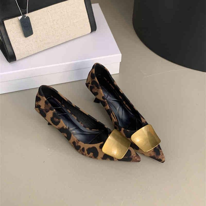 Новые дизайнерские туфли-лодочки с острым носком для женщин, модные элегантные туфли на высоком каблуке для вечеринок 35 леопардовый
Новые дизайнерские туфли-лодочки с острым носком для женщин, модные элегантные туфли на высоком каблуке для вечеринок 35 леопардовый
