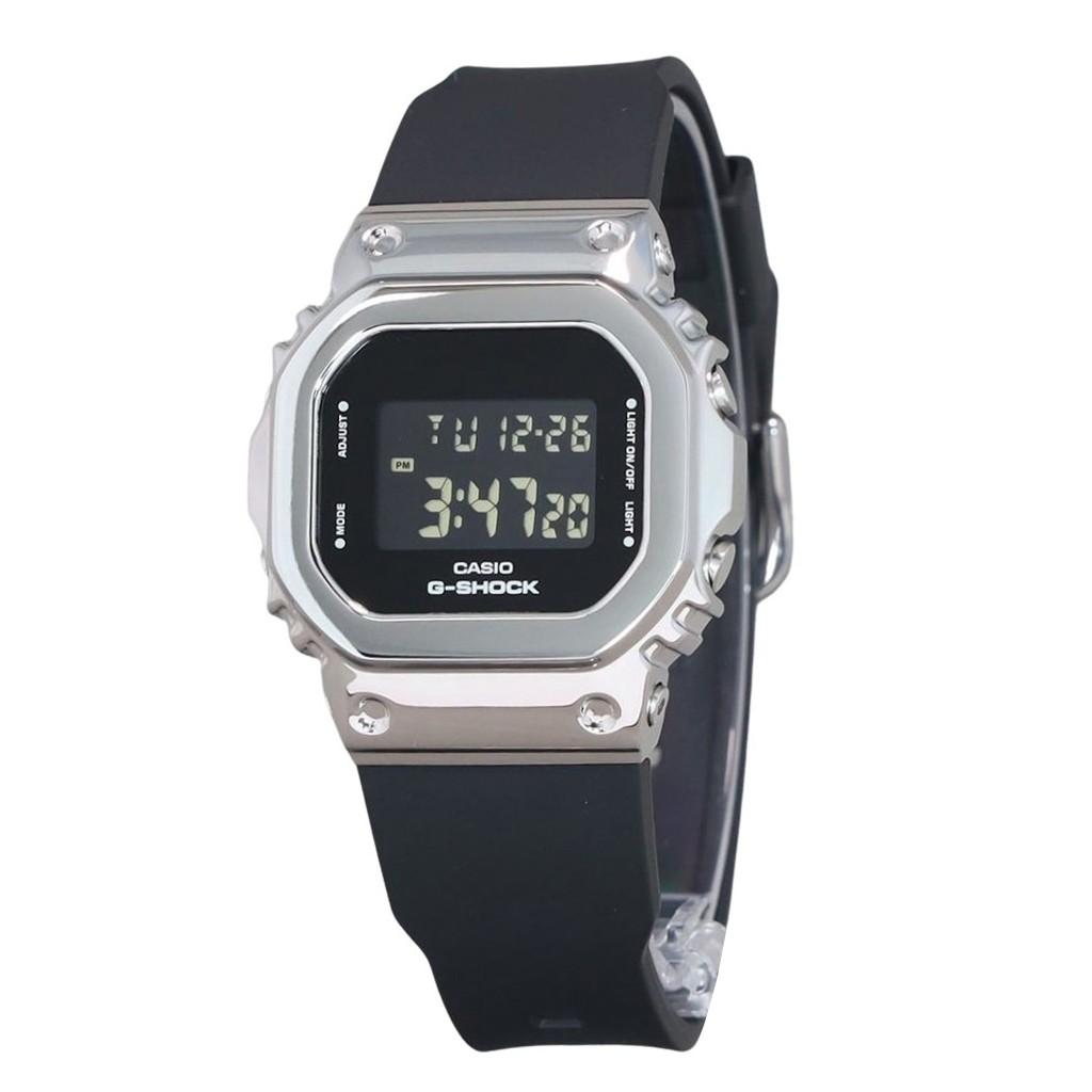 Casio G-Shock Кварцевые мужские часы с металлическим безелем и полимерным ремешком GM-5600U-1 200M чёрный
Casio G-Shock Кварцевые мужские часы с металлическим безелем и полимерным ремешком GM-5600U-1 200M чёрный