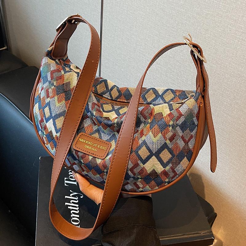 Crossbody Bag High End Niche Dumpling Bag for Women Ins College Students In Class One Shoulder Armpit Bag
Crossbody Bag High End Niche Dumpling Bag for Women Ins College Students In Class One Shoulder Armpit Bag
