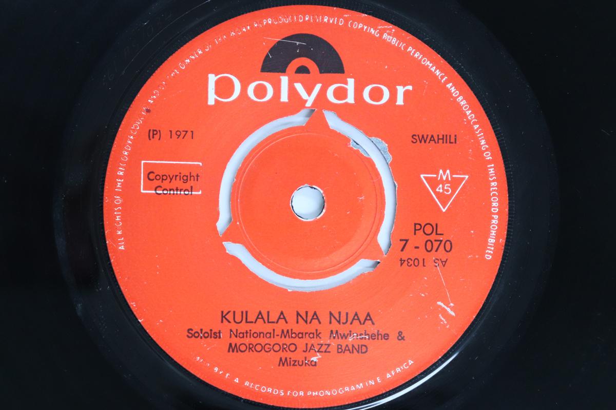 7inch Record SOLOIST NATIONALMBARAK MWINSHEHE, M - Tutakuja Gombana / Kulala Na Njaa POL7070 POLYDOR 1971 Kenya World Music Used
7inch Record SOLOIST NATIONALMBARAK MWINSHEHE, M - Tutakuja Gombana / Kulala Na Njaa POL7070 POLYDOR 1971 Kenya World Music Used