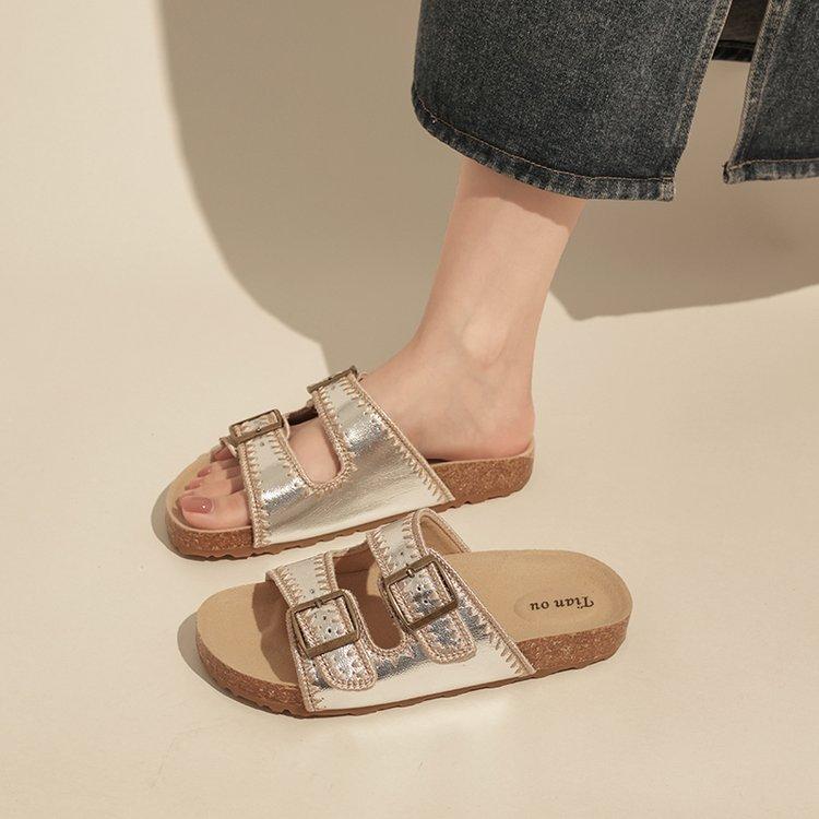 Soft leather version~ thick-bottomed Boken slippers for women s 2025 summer new models, one-word drag, fashionable outer wear, sand height and thinnes 40 серебряный
Soft leather version~ thick-bottomed Boken slippers for women s 2025 summer new models, one-word drag, fashionable outer wear, sand height and thinnes 40 серебряный