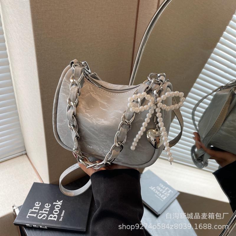 This year s popular portable small bag women 2025 new trendy Internet celebrity explosion small square bag pearl messenger small bag серебряный
This year s popular portable small bag women 2025 new trendy Internet celebrity explosion small square bag pearl messenger small bag серебряный