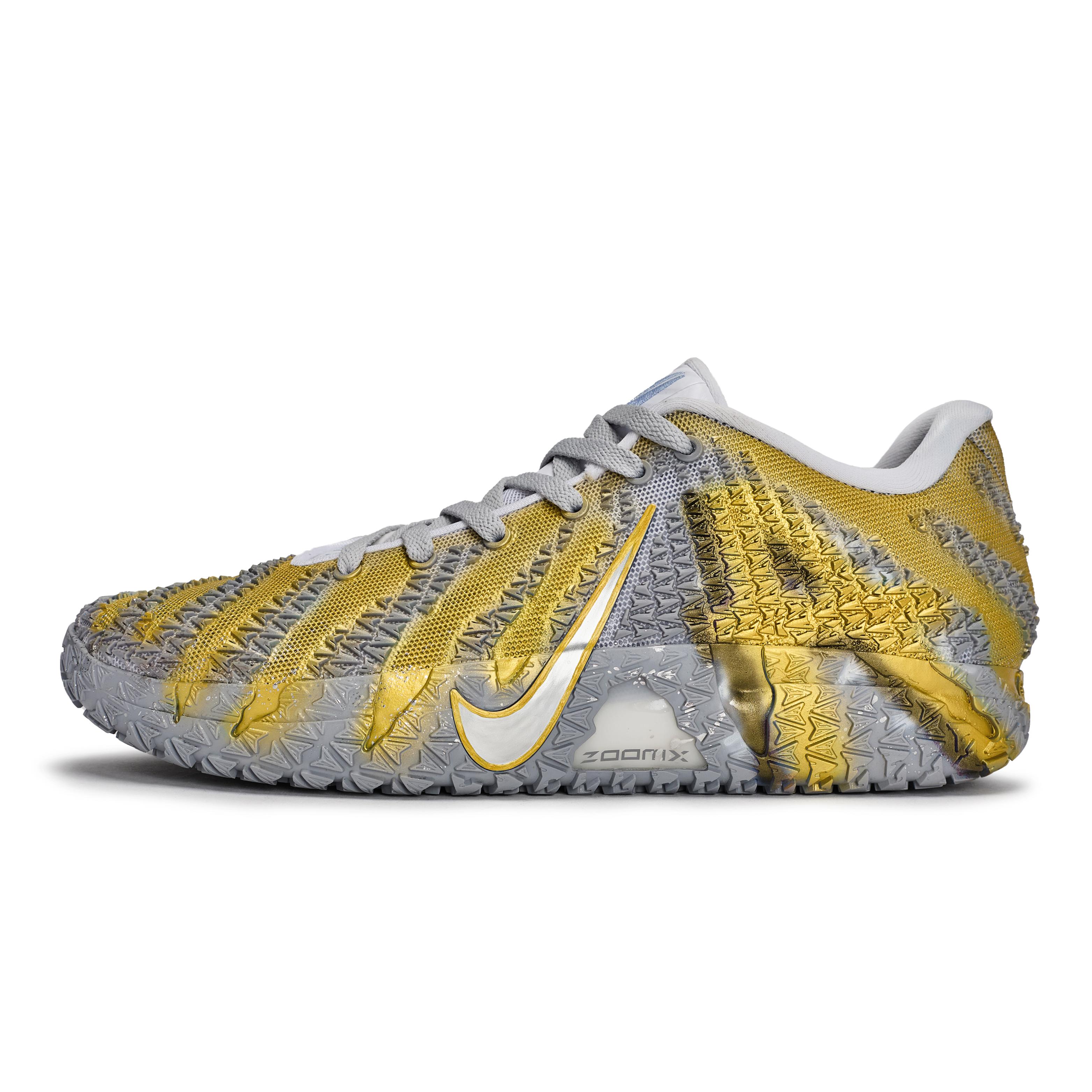 Nike Ja Morant 3 REGO Hot Dog, Gilded Dazzling Silver Low top Basketball Shoes Unisex Gray Gold HF2794-100(Team1189-) 44.5
Nike Ja Morant 3 REGO Hot Dog, Gilded Dazzling Silver Low top Basketball Shoes Unisex Gray Gold HF2794-100(Team1189-) 44.5