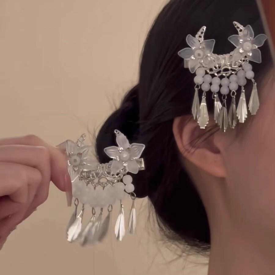 Fringed Hair Clips Ethnic-style Hair Accessories Silver Ornaments Vintage Ethnic Hair Clips New Crescent-shaped Dance Headpieces білий
Fringed Hair Clips Ethnic-style Hair Accessories Silver Ornaments Vintage Ethnic Hair Clips New Crescent-shaped Dance Headpieces білий