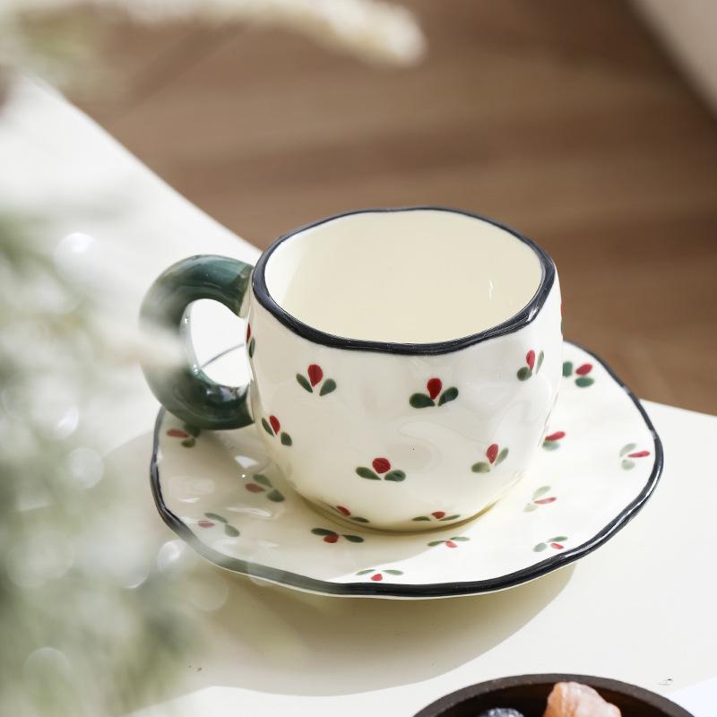 Набор кофейной чашки и блюдца с ручной росписью подглазурными цветами большой вместимости, чашка для латте и цветочного чая высокой ценности, чашка для воды с подносом 340ml
Набор кофейной чашки и блюдца с ручной росписью подглазурными цветами большой вместимости, чашка для латте и цветочного чая высокой ценности, чашка для воды с подносом 340ml