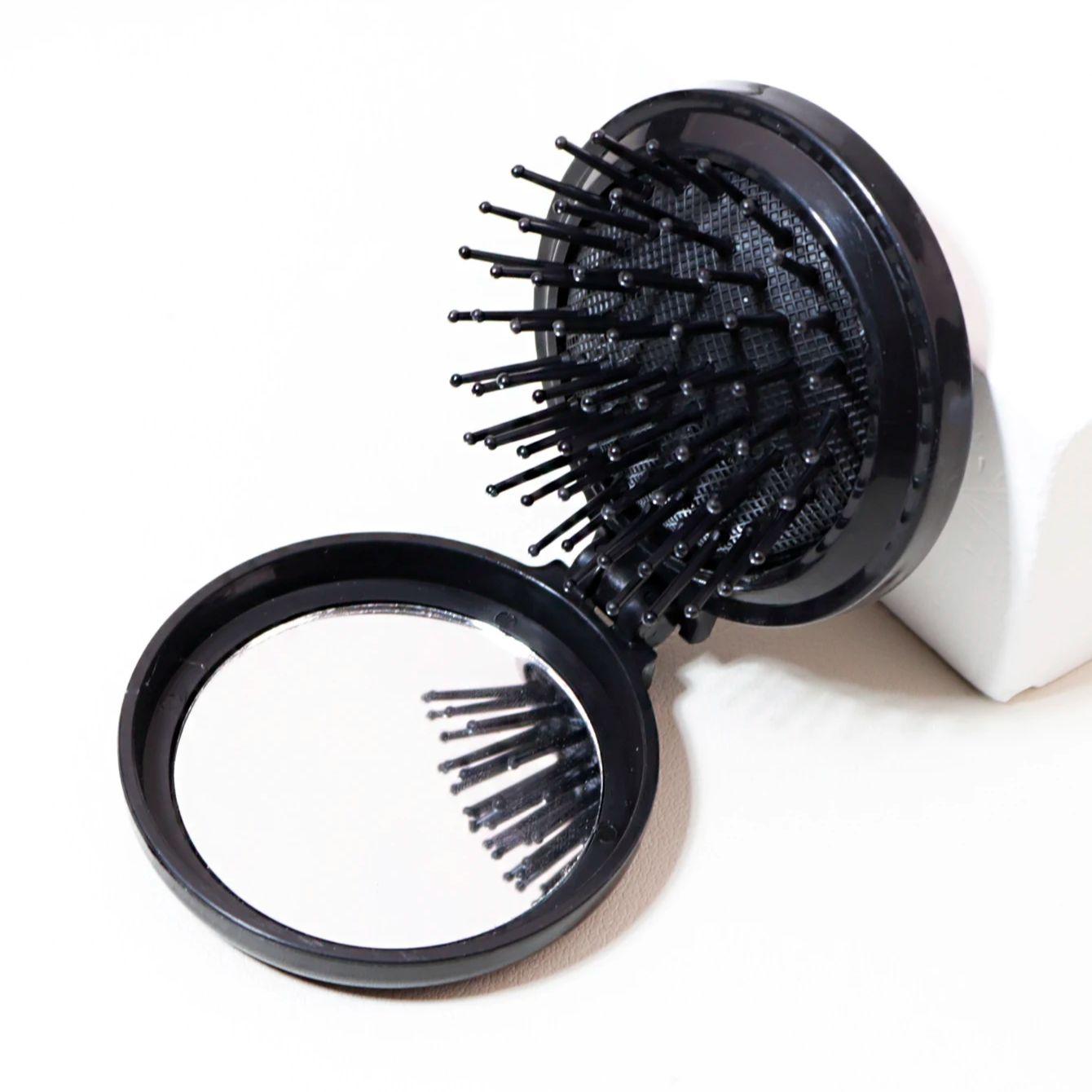 1pc Mini folding head massager mirror anti-static styling accessories portable travel hair brush comb Special for real hair wigs
1pc Mini folding head massager mirror anti-static styling accessories portable travel hair brush comb Special for real hair wigs