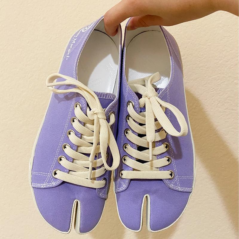 Top version niche tabi splashing ink split-toe shoes for men and women with the same pig s trotters flat-soled lace-up low-top casual board shoes c 39
Top version niche tabi splashing ink split-toe shoes for men and women with the same pig s trotters flat-soled lace-up low-top casual board shoes c 39