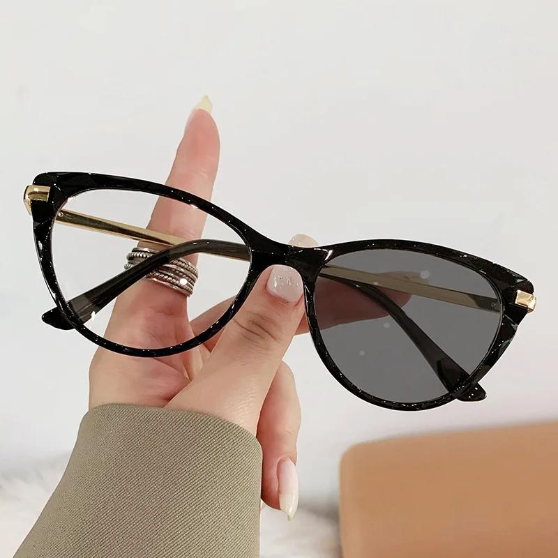 Fashion Retro Anti-Blue Light Photochromic Glasses Classic Cat Eye Triangle Eyeglasses Vintage Women Color Change Spectacles Photochromic чорний
Fashion Retro Anti-Blue Light Photochromic Glasses Classic Cat Eye Triangle Eyeglasses Vintage Women Color Change Spectacles Photochromic чорний