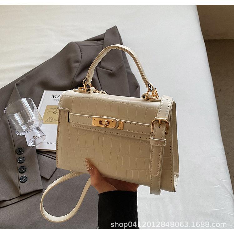 French niche texture hand bag 2025 new women s bag fashionable and simple shoulder messenger bag popular Kelly bag
French niche texture hand bag 2025 new women s bag fashionable and simple shoulder messenger bag popular Kelly bag