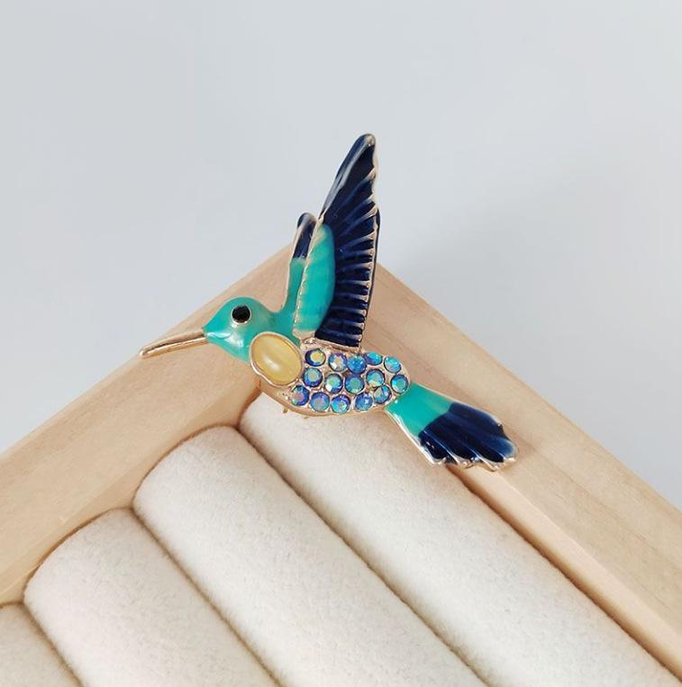1Pc Chic Bird Brooch for Men Women Exquisite Animal Brooches Pins Jewelry Trendy Accessories Party Gifts синий
1Pc Chic Bird Brooch for Men Women Exquisite Animal Brooches Pins Jewelry Trendy Accessories Party Gifts синий