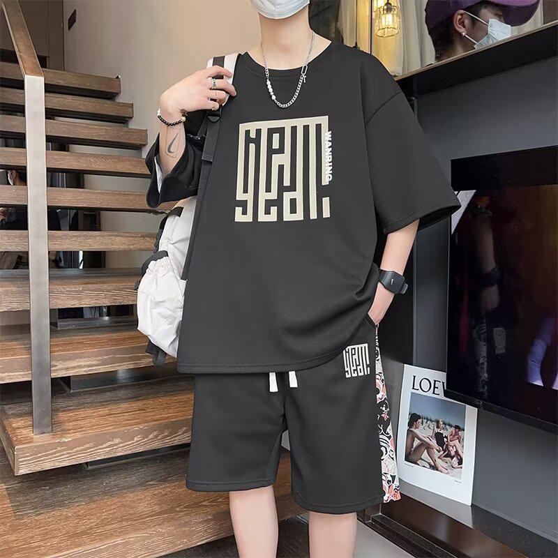 Мужской летний костюм высокого класса в клетку белого цвета с коротким рукавом M чёрный
Мужской летний костюм высокого класса в клетку белого цвета с коротким рукавом M чёрный