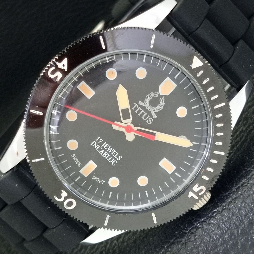 TITUS TURNABLE BEZEL SWISS HAND-WINDING 40MM MENS BLACK DIAL WATCH a431343-2 R106-a431343
TITUS TURNABLE BEZEL SWISS HAND-WINDING 40MM MENS BLACK DIAL WATCH a431343-2 R106-a431343