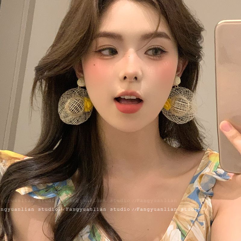 Picnic Original Niche Design Bows Pearl Earrings for Women Temperamental Fairy Sweet Earrings Silver Pin Earrings Original woven flower straw hat earrings
Picnic Original Niche Design Bows Pearl Earrings for Women Temperamental Fairy Sweet Earrings Silver Pin Earrings Original woven flower straw hat earrings