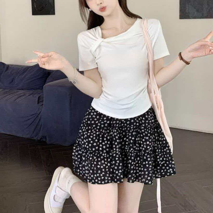 Sweet short-sleeved T-shirt women s spring and summer new product design straps girls wear blue bottoming shirt S
Sweet short-sleeved T-shirt women s spring and summer new product design straps girls wear blue bottoming shirt S