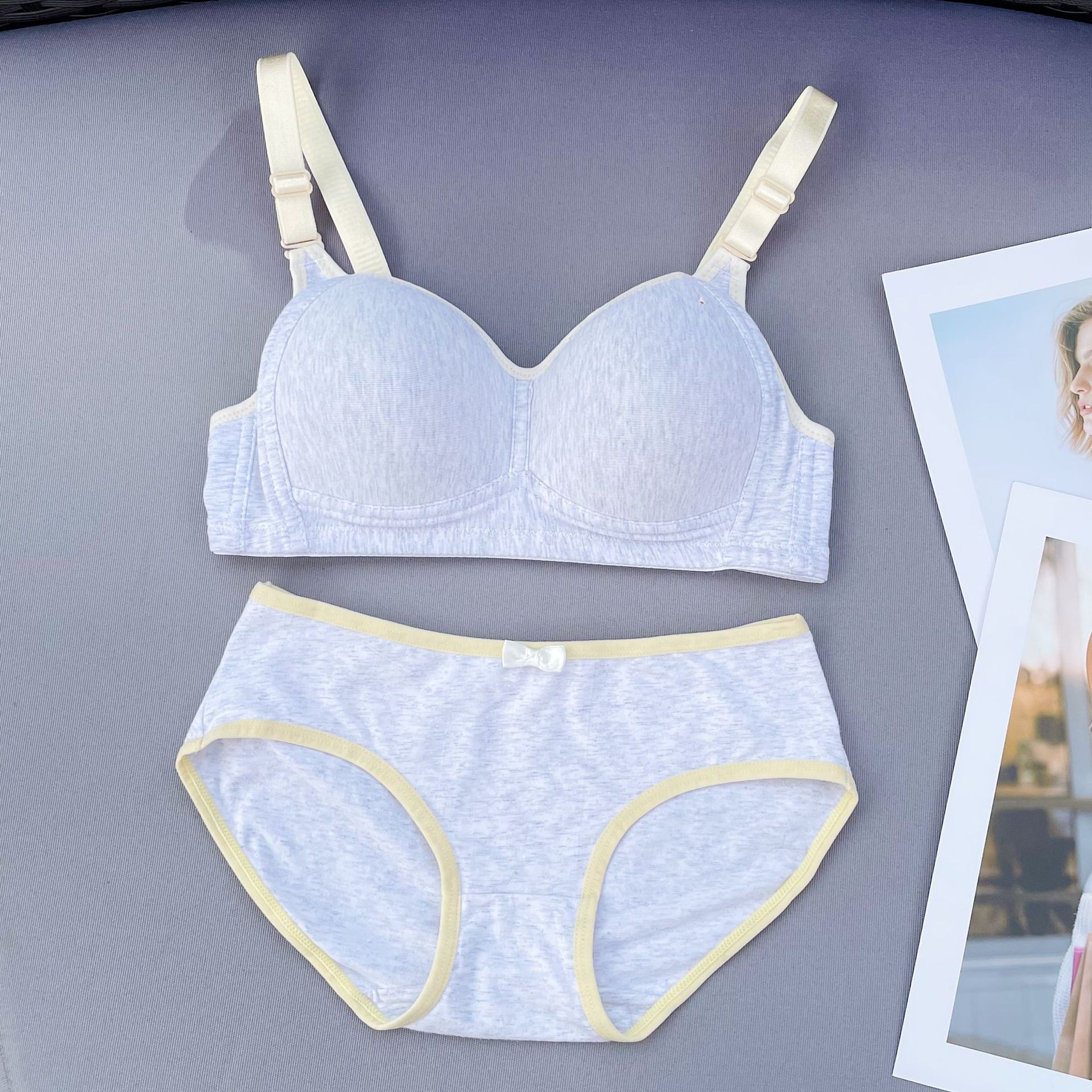 Зручна нижня білизна для дівчаток, повна чашка, без сталевих кілець, гладка поверхня, проста дихаюча білизна 85A
Зручна нижня білизна для дівчаток, повна чашка, без сталевих кілець, гладка поверхня, проста дихаюча білизна 85A