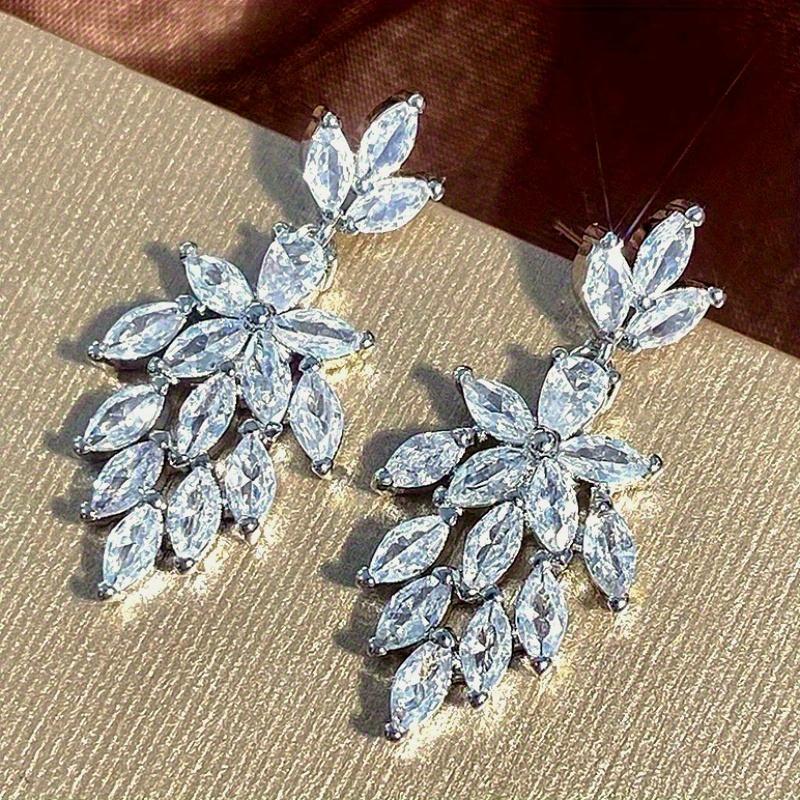 Exquisite Sparkling Teardrop Shaped Zircon Inlaid Women s Earrings, Fashionable and Trendy Banquet Party Zircon Gifts
Exquisite Sparkling Teardrop Shaped Zircon Inlaid Women s Earrings, Fashionable and Trendy Banquet Party Zircon Gifts