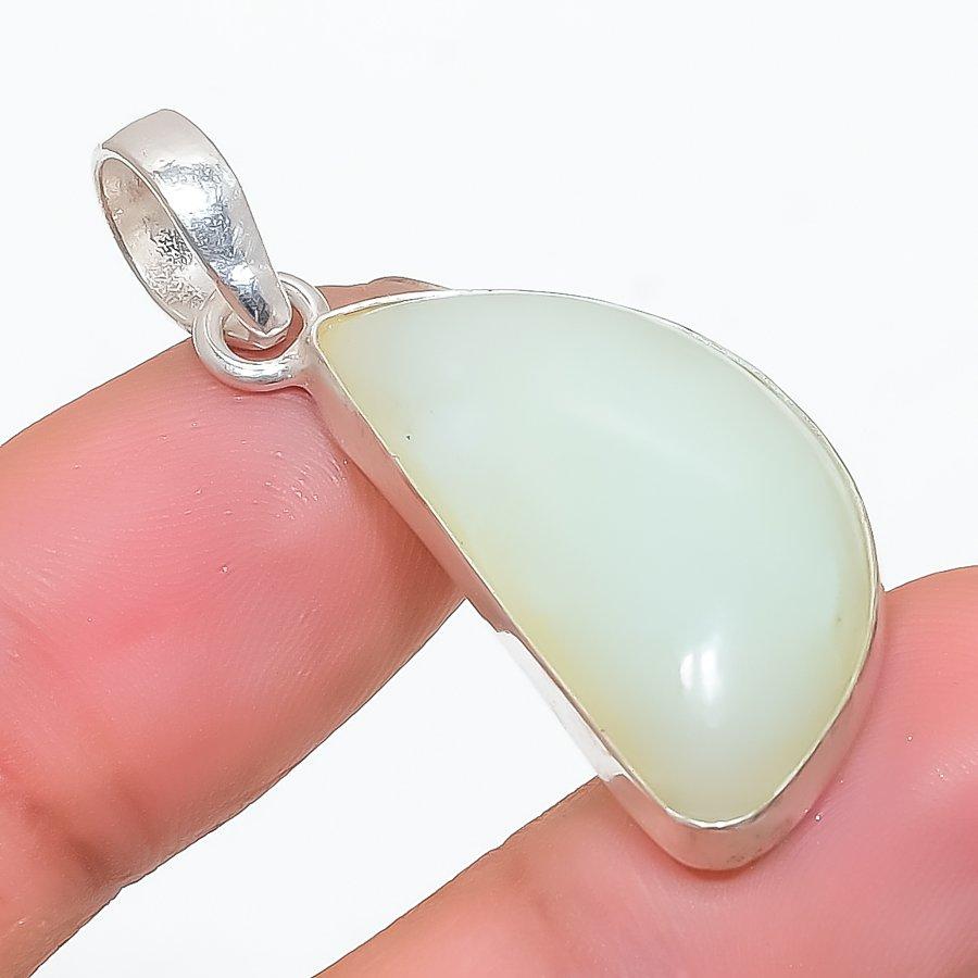 Chrysoprase Gemstone Handmade 925 Steling Silver Jewelry Pendant 1.50 SU-9619
Chrysoprase Gemstone Handmade 925 Steling Silver Jewelry Pendant 1.50 SU-9619