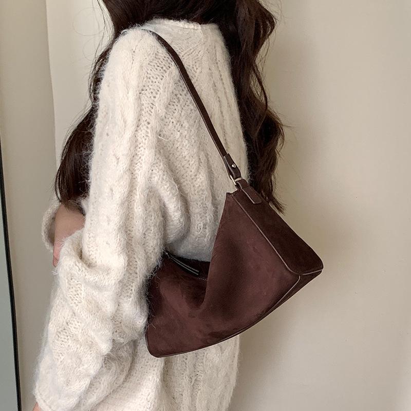 Suede Matte Bag 2026 Elegant and Simple Genuine Leather Crossbody Women s Pillow Single-shoulder Designer Luxury Bag 25X7X15cm
Suede Matte Bag 2026 Elegant and Simple Genuine Leather Crossbody Women s Pillow Single-shoulder Designer Luxury Bag 25X7X15cm