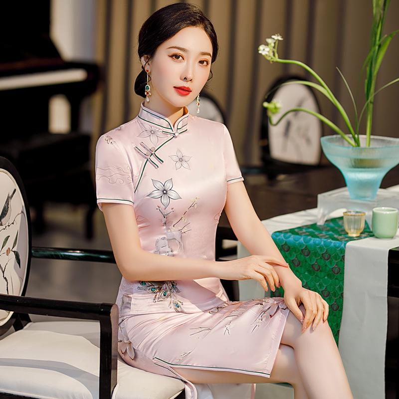 Silk Short-Sleeve Mid-Length Cheongsam: Retro Chinese Style, Plus Size, 2021 Summer Collection 4XL
Silk Short-Sleeve Mid-Length Cheongsam: Retro Chinese Style, Plus Size, 2021 Summer Collection 4XL
