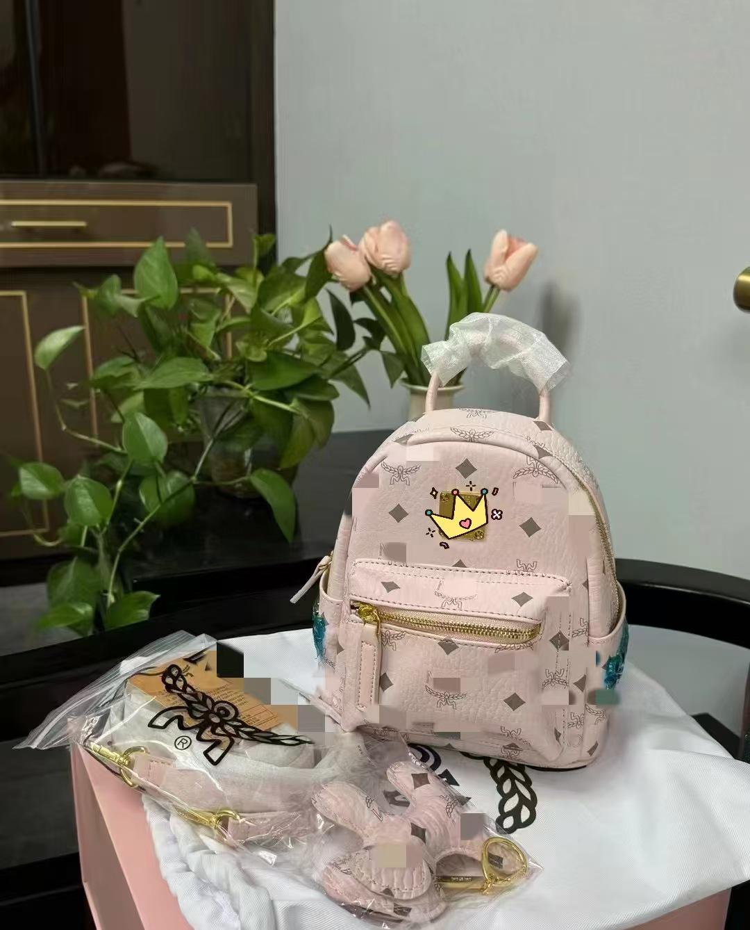 Женский высококлассный модный рюкзак M-бренда - Классический, модный и стройнящий дизайн 17*21*9
Женский высококлассный модный рюкзак M-бренда - Классический, модный и стройнящий дизайн 17*21*9