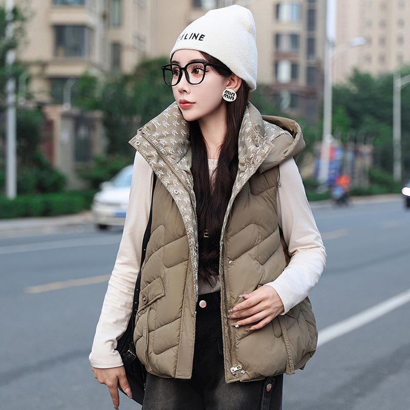 Осень и зима новый хлопковый жилет женский короткий верхняя одежда модный безрукавный жилет с капюшоном утолщенная жилетка куртка XXL хаки
Осень и зима новый хлопковый жилет женский короткий верхняя одежда модный безрукавный жилет с капюшоном утолщенная жилетка куртка XXL хаки