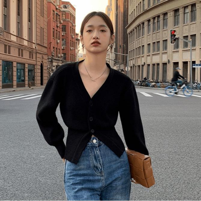 Short V-neck design sense niche French lazy wind knitted cardigan sweater jacket women s autumn and winter one size fits all чорний
Short V-neck design sense niche French lazy wind knitted cardigan sweater jacket women s autumn and winter one size fits all чорний