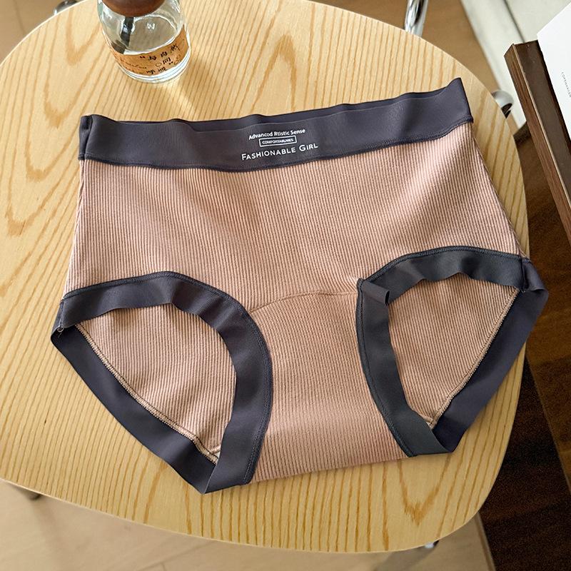 Women s Summer Simple and All Purpose Retro Cotton Skin Friendly Breathable Mid Waist Briefs XL
Women s Summer Simple and All Purpose Retro Cotton Skin Friendly Breathable Mid Waist Briefs XL