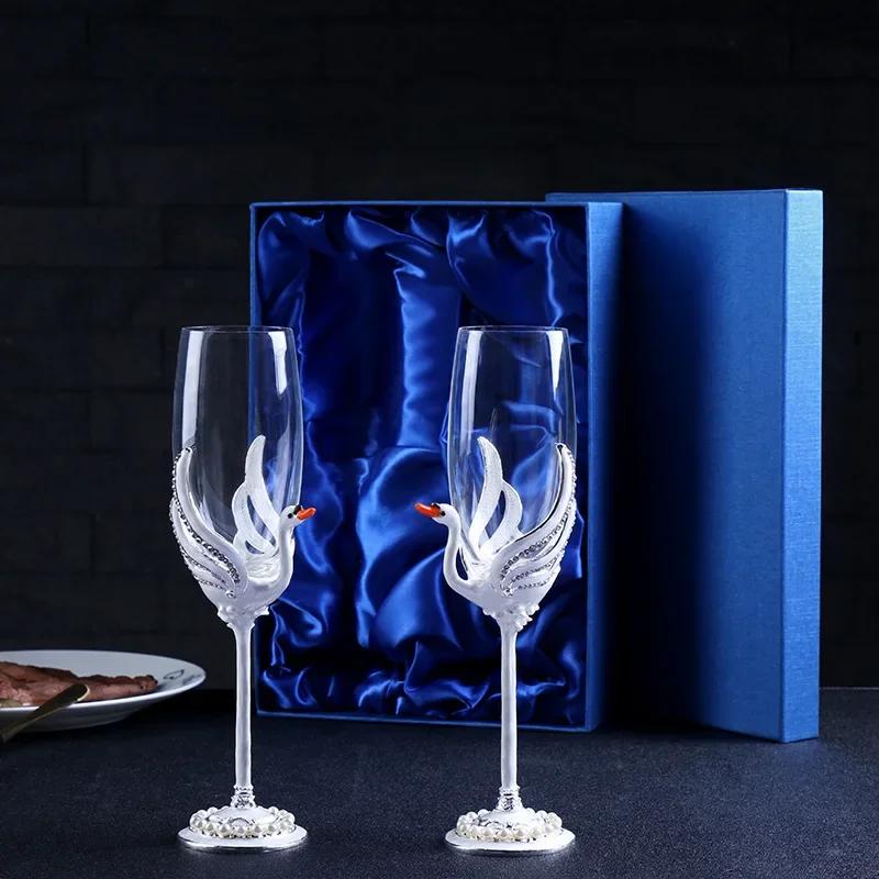 New crystal goblet wedding banquet glass European and American Swan Pearl glass champagne glass wine supplies A pair of gift boxes
New crystal goblet wedding banquet glass European and American Swan Pearl glass champagne glass wine supplies A pair of gift boxes