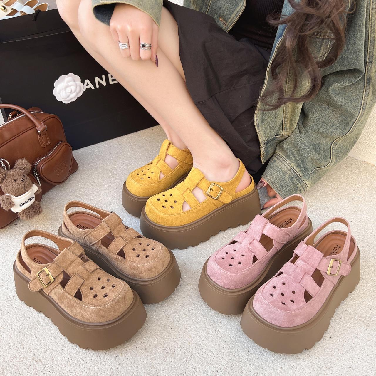 Gu Yunshu Leather Roman Sandals Women s 2025 Spring and Summer New Thicksole Heightening Baotou Breathable Outside Birkenstock Half Slippers 35
Gu Yunshu Leather Roman Sandals Women s 2025 Spring and Summer New Thicksole Heightening Baotou Breathable Outside Birkenstock Half Slippers 35