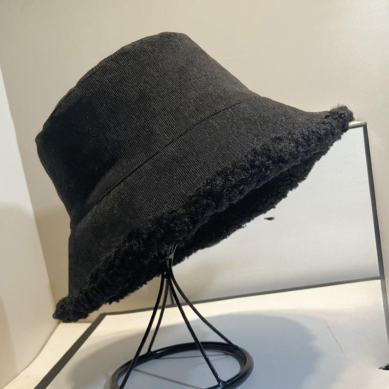 Двусторонняя шапка-ведро из овечьей шерсти на осень и зиму, универсальная плюшевая, теплая и модная one size
Двусторонняя шапка-ведро из овечьей шерсти на осень и зиму, универсальная плюшевая, теплая и модная one size