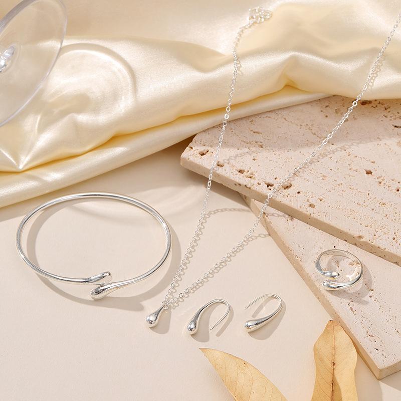 Environmentally friendly material water drop necklace four-piece earrings ring bracelet set jewelry
Environmentally friendly material water drop necklace four-piece earrings ring bracelet set jewelry