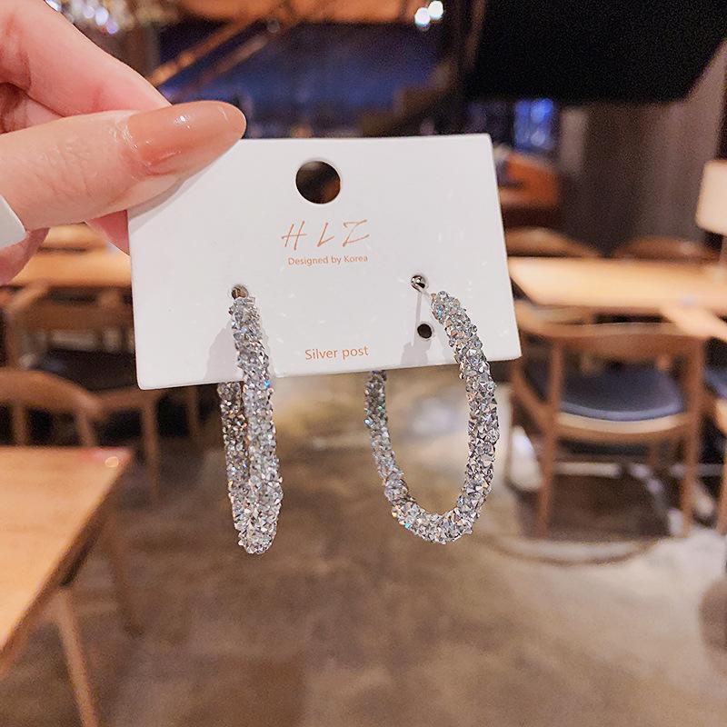 Silver Needle Personality Temperament Earrings European and American Trend Sense Exaggerated Earrings Design Earrings New Fashion Muse Fan Earrings
Silver Needle Personality Temperament Earrings European and American Trend Sense Exaggerated Earrings Design Earrings New Fashion Muse Fan Earrings