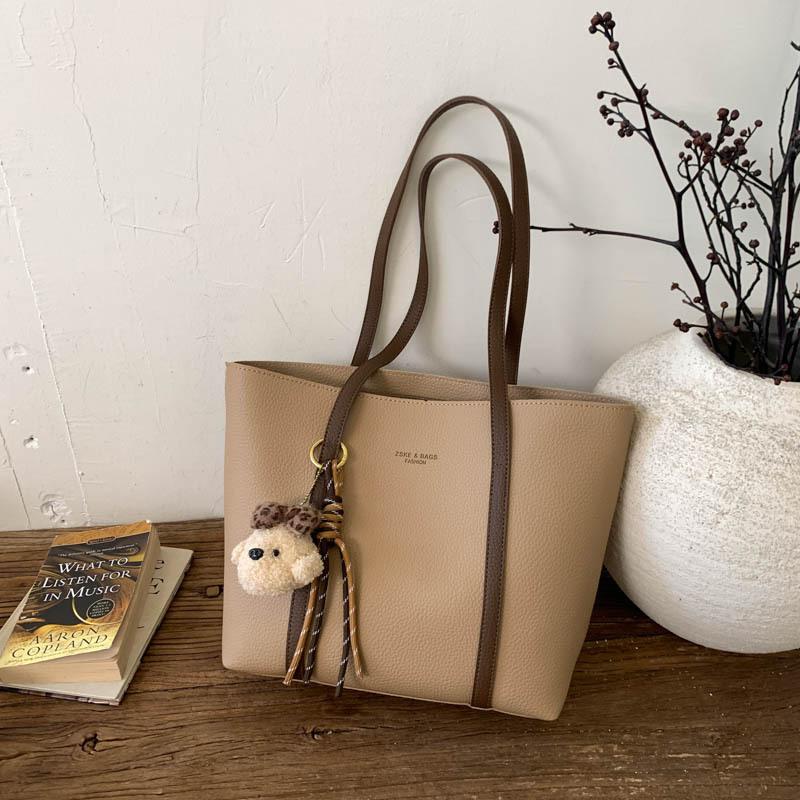 Casual simple large-capacity bag women s 2025 autumn new fashionable simple shoulder bag commuter tote bag No pendant
Casual simple large-capacity bag women s 2025 autumn new fashionable simple shoulder bag commuter tote bag No pendant