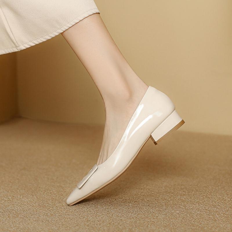 New comfortable patent leather single shoes solid color low heel rubber sole large size low top light mouth casual square heel four seasons small leat 39
New comfortable patent leather single shoes solid color low heel rubber sole large size low top light mouth casual square heel four seasons small leat 39
