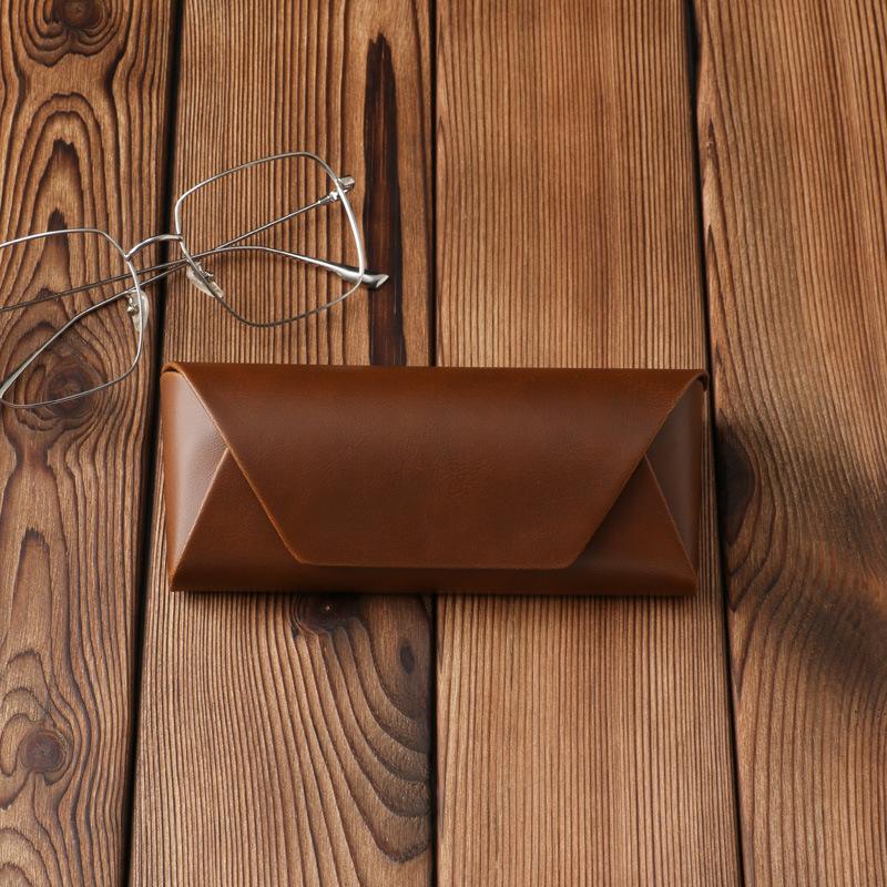 E88 Crazy Horse PU Leather Glasses Case for Large Frames and Sunglasses, Customizable коричневий
E88 Crazy Horse PU Leather Glasses Case for Large Frames and Sunglasses, Customizable коричневий