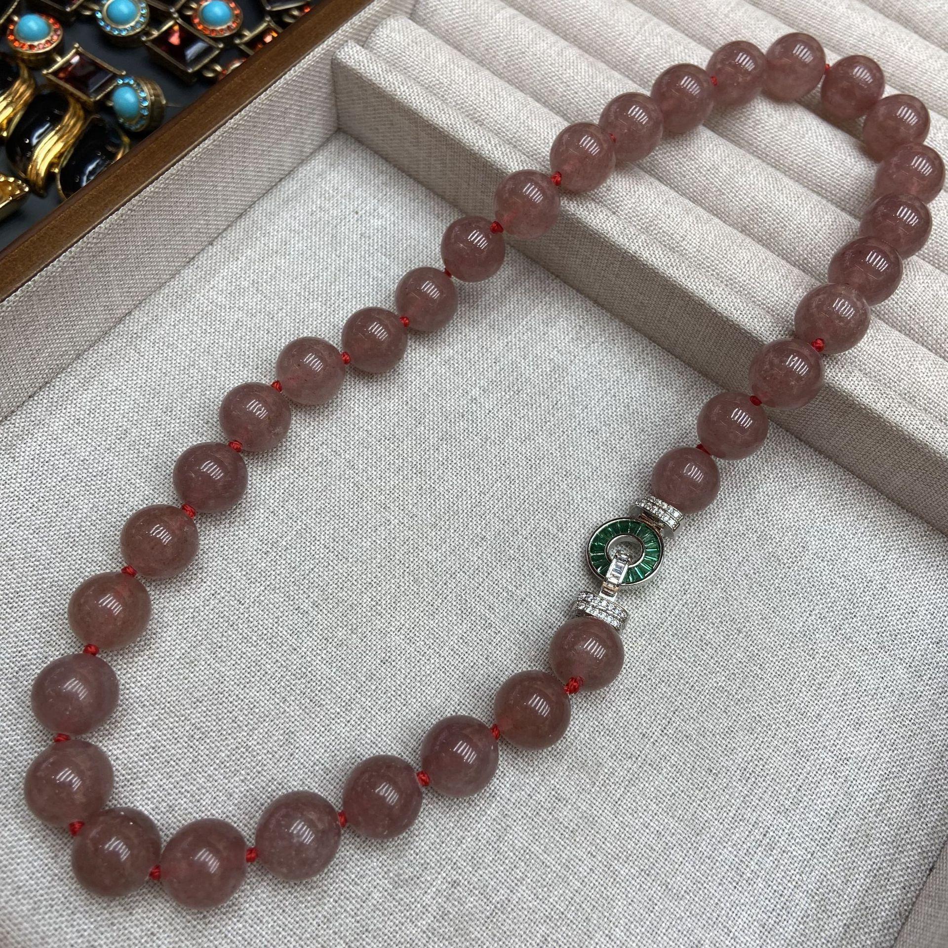 Niche Design Natural Non-Optimized Strawberry Crystal Necklace Boutique 12.6Mm Large Particle Zircon Inlaid Button Head
Niche Design Natural Non-Optimized Strawberry Crystal Necklace Boutique 12.6Mm Large Particle Zircon Inlaid Button Head