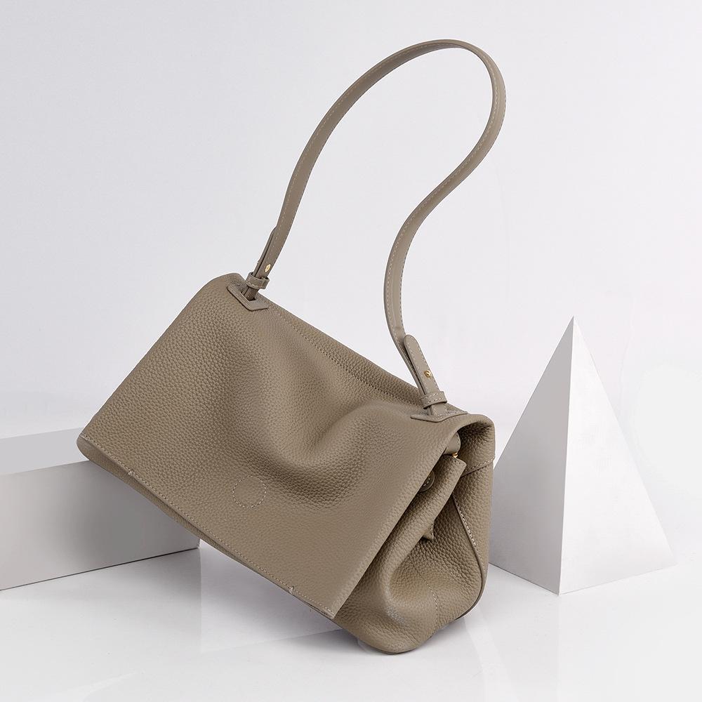 Shoulder Bag, Women s Top Layer Leather Bag, High-end and Minimalist Bag, Commuting Large Capacity Leather Tote Bag
Shoulder Bag, Women s Top Layer Leather Bag, High-end and Minimalist Bag, Commuting Large Capacity Leather Tote Bag